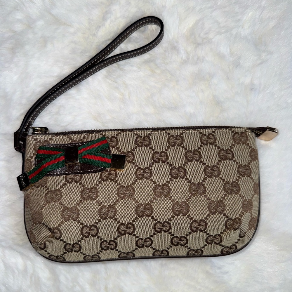 Gucci Beige/Brown GG Canvas Wristlet with Green/Red Bow - Picture 2 of 9